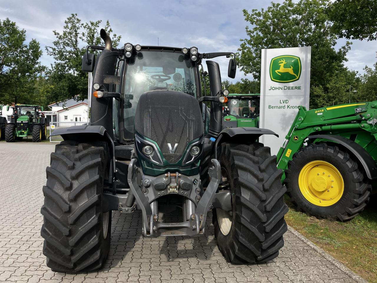 Valtra T174 Versu - Трактор: снимка 3 Valtra T174 Versu - Трактор: снимка 3