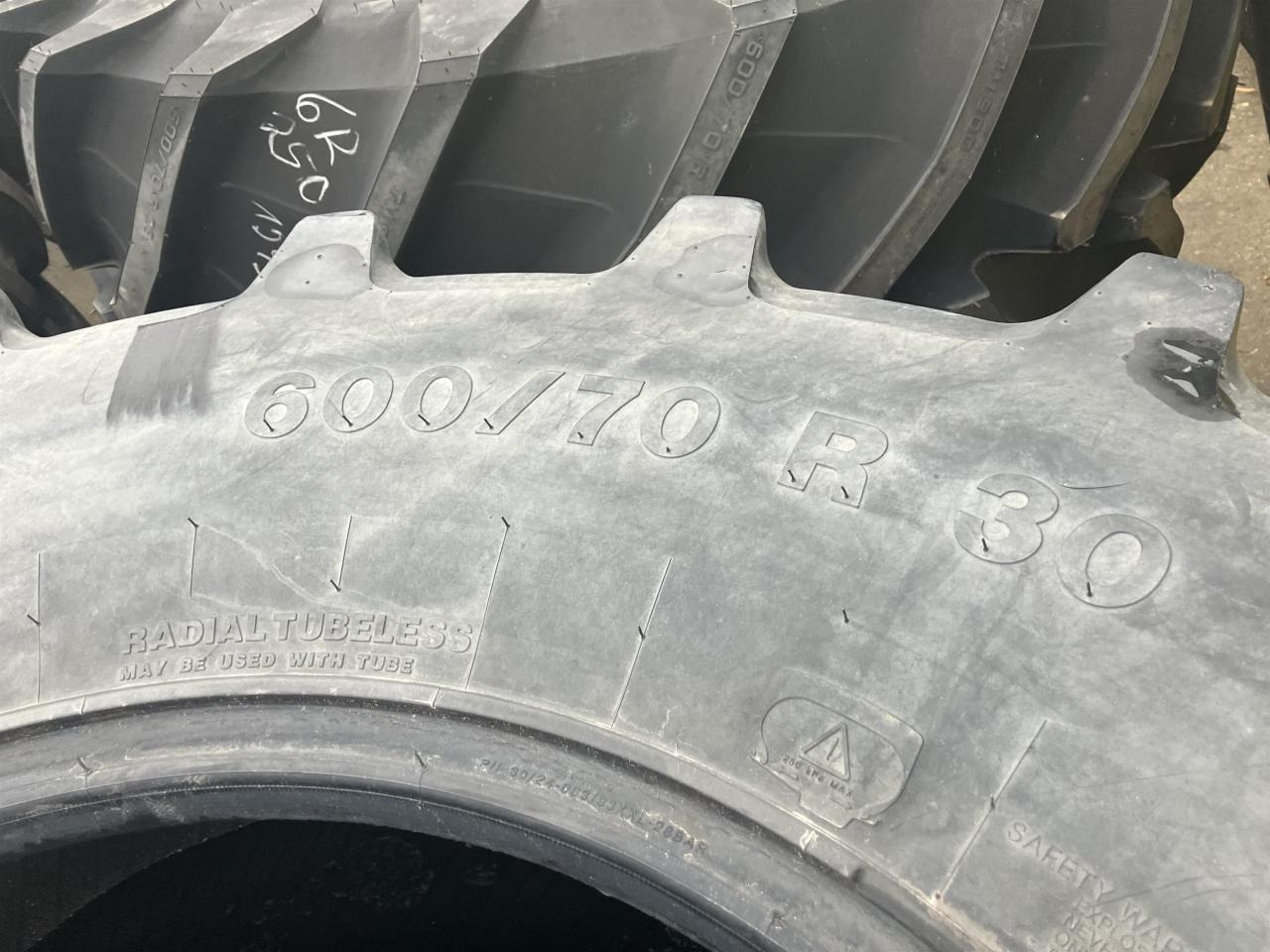 Vredestein 600/70R30 - Гума за Селскостопанска техника: снимка 5 Vredestein 600/70R30 - Гума за Селскостопанска техника: снимка 5