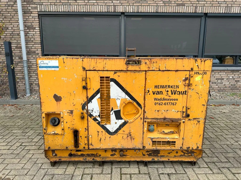 Atlas-Copco Komatsu 40 kVA Silent generatorset - Електрогенератор: снимка 1 Atlas-Copco Komatsu 40 kVA Silent generatorset - Електрогенератор: снимка 1
