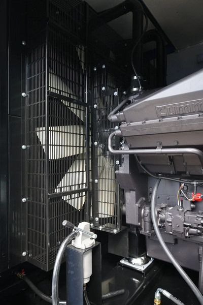 Нови Електрогенератор Cummins KTA 38 G5 Leroy Somer 1250 kVA Silent generatorset in 20 ft container New !: снимка 10 Нови Електрогенератор Cummins KTA 38 G5 Leroy Somer 1250 kVA Silent generatorset in 20 ft container New !: снимка 10