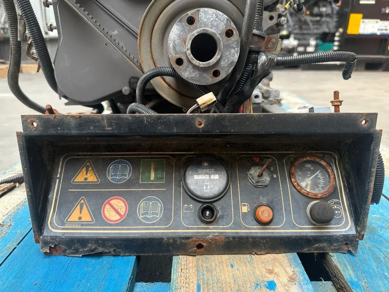 Deutz F2L 1011 Diesel Motor 20.5 kW 28 PK 2 cylinder diesel Engine - Двигател за Подемно-транспортна техника: снимка 4 Deutz F2L 1011 Diesel Motor 20.5 kW 28 PK 2 cylinder diesel Engine - Двигател за Подемно-транспортна техника: снимка 4