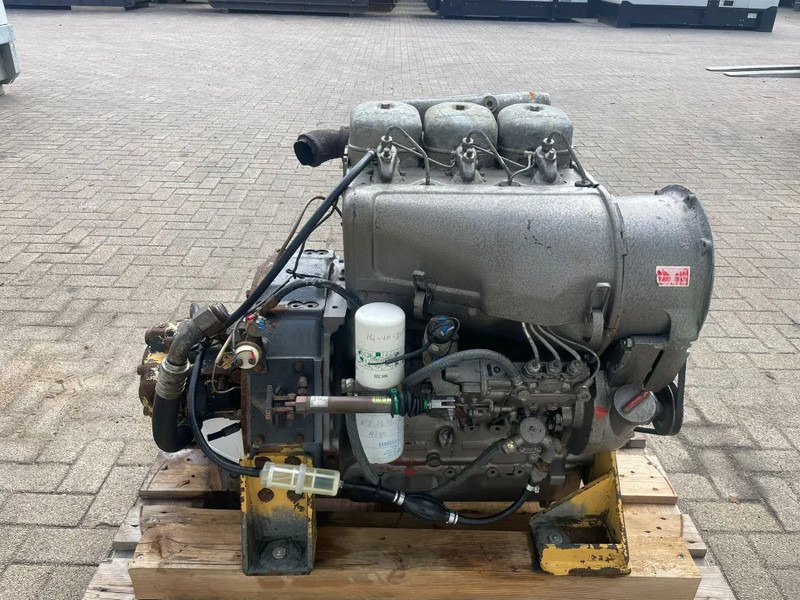 Deutz F3L 912 Motor 3 cilinder 38 kW 52 PK Diesel Motor - Двигател за Подемно-транспортна техника: снимка 1 Deutz F3L 912 Motor 3 cilinder 38 kW 52 PK Diesel Motor - Двигател за Подемно-транспортна техника: снимка 1