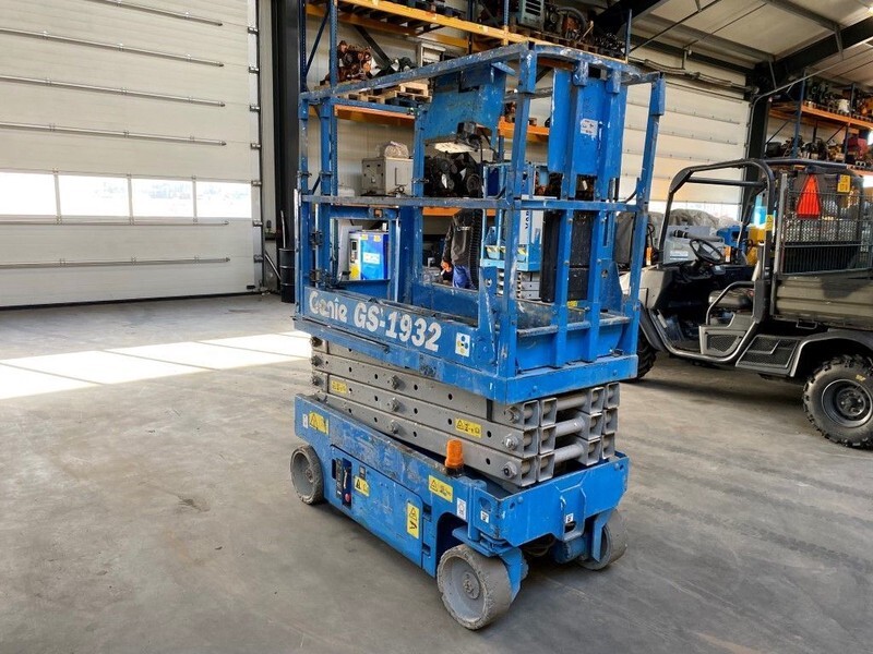 Genie GS 1932 Elektrische Schaarhoogwerker 7.8 meter werkhoogte 304 uur ! - Ножична работна платформа: снимка 2 Genie GS 1932 Elektrische Schaarhoogwerker 7.8 meter werkhoogte 304 uur ! - Ножична работна платформа: снимка 2