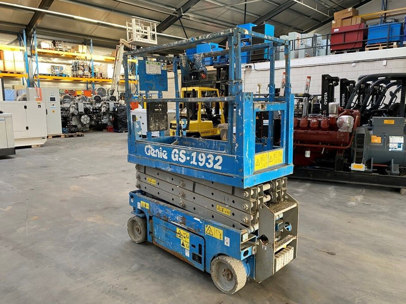 Ножична работна платформа Genie GS 1932 Elektrische Schaarhoogwerker 7.8 meter werkhoogte 304 uur !: снимка 9