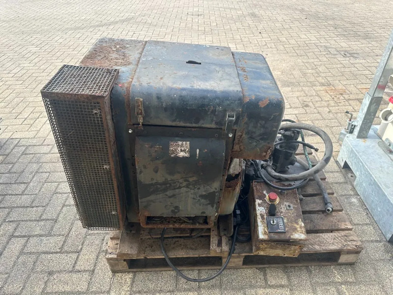 Hatz 2L30C Diesel motor 26 PK met hydrauliekpomp - Двигател за Подемно-транспортна техника: снимка 2 Hatz 2L30C Diesel motor 26 PK met hydrauliekpomp - Двигател за Подемно-транспортна техника: снимка 2