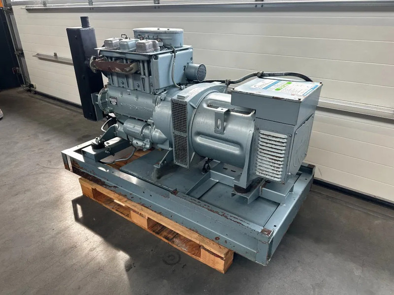 Hatz 3M40L Mecc Alte Spa 40 kVA generatorset ex Emergency ! 22 hours ! - Електрогенератор: снимка 4 Hatz 3M40L Mecc Alte Spa 40 kVA generatorset ex Emergency ! 22 hours ! - Електрогенератор: снимка 4