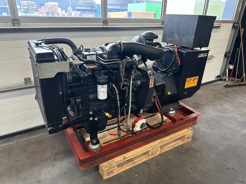 Iveco FPT NEF45 AM1A S500 Stamford 71.5 kVA generatorset - Електрогенератор: снимка 3 Iveco FPT NEF45 AM1A S500 Stamford 71.5 kVA generatorset - Електрогенератор: снимка 3