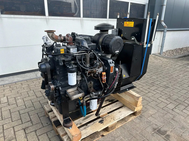 Iveco FPT NEF45 SM1A.A0 Stamford 60 kVA generatorset - Електрогенератор: снимка 3 Iveco FPT NEF45 SM1A.A0 Stamford 60 kVA generatorset - Електрогенератор: снимка 3