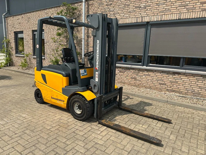 Jungheinrich EFG 425 k-470DZ/SP 2.5 ton Triplex Freelift Sideshift Elektra Heftruck Accu 2016 - Електрокар: снимка 3 Jungheinrich EFG 425 k-470DZ/SP 2.5 ton Triplex Freelift Sideshift Elektra Heftruck Accu 2016 - Електрокар: снимка 3