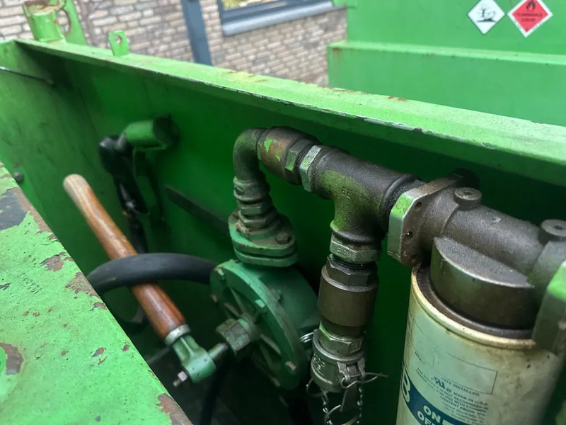 Резервоар за съхранение Kiwa IBC Steenbergen 2000 liter Dieseltank met handpomp Milieutank: снимка 6 Резервоар за съхранение Kiwa IBC Steenbergen 2000 liter Dieseltank met handpomp Milieutank: снимка 6