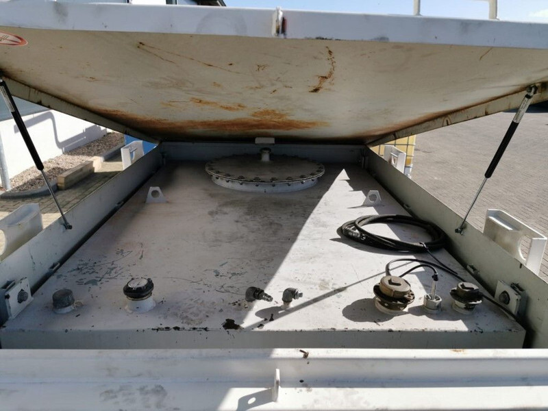 Резервоар за съхранение Kiwa IBC Steenbergen 3000 liter diesel tank met keuring !: снимка 13