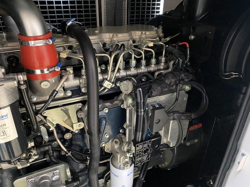 Нови Електрогенератор Perkins 1106D-E70TAG3 Stamford 165 kVA Silent generatorset New !: снимка 8 Нови Електрогенератор Perkins 1106D-E70TAG3 Stamford 165 kVA Silent generatorset New !: снимка 8