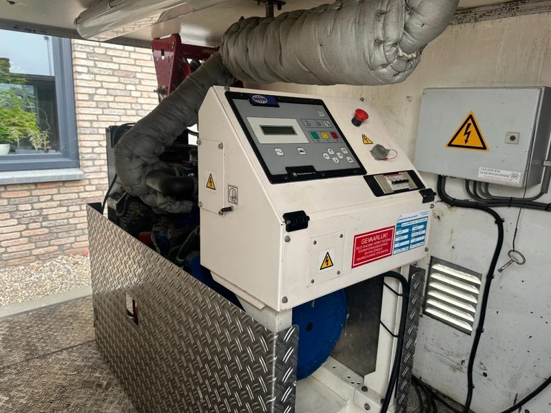 Perkins DIBO IBH-M 20015 Hogedruk unit 200 Bar 1500 L / min Mobiele Aanhanger 12.5 kVA aggregaat - Водоструйка: снимка 3 Perkins DIBO IBH-M 20015 Hogedruk unit 200 Bar 1500 L / min Mobiele Aanhanger 12.5 kVA aggregaat - Водоструйка: снимка 3
