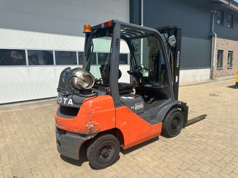 Toyota 2.5 ton Tonero 25 Triplex Freelift Sideshift LPG Heftruck - Газокар: снимка 5 Toyota 2.5 ton Tonero 25 Triplex Freelift Sideshift LPG Heftruck - Газокар: снимка 5