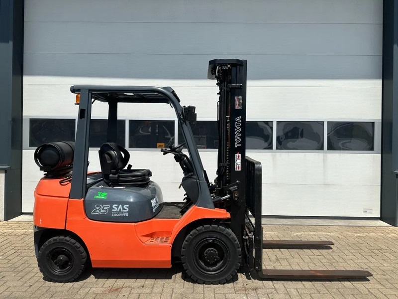 Toyota 2.5 ton Triplex Freelift Sideshift LPG Heftruck - Газокар: снимка 1 Toyota 2.5 ton Triplex Freelift Sideshift LPG Heftruck - Газокар: снимка 1