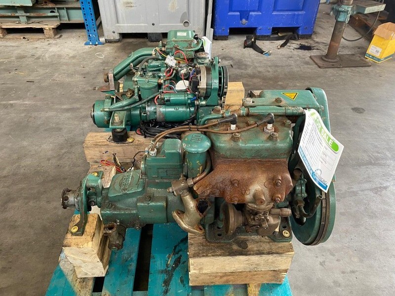 Volvo Penta C-10 Marine 10 PK Benzine motor met keerkoppeling - Двигател: снимка 1 Volvo Penta C-10 Marine 10 PK Benzine motor met keerkoppeling - Двигател: снимка 1