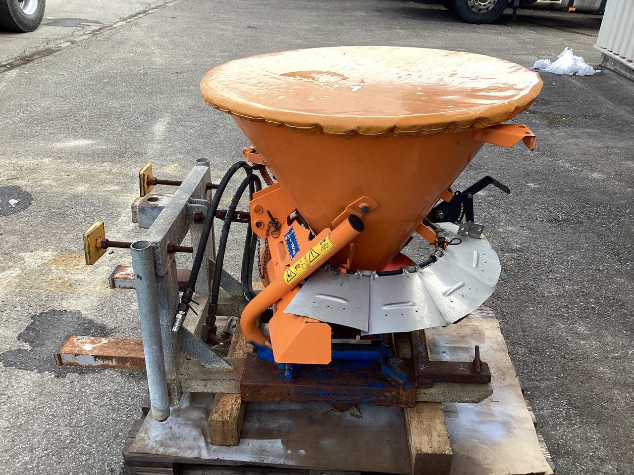 Rauch SA121R Typ4 - Машина за разпръскване на сол/ Пясък: снимка 3 Rauch SA121R Typ4 - Машина за разпръскване на сол/ Пясък: снимка 3