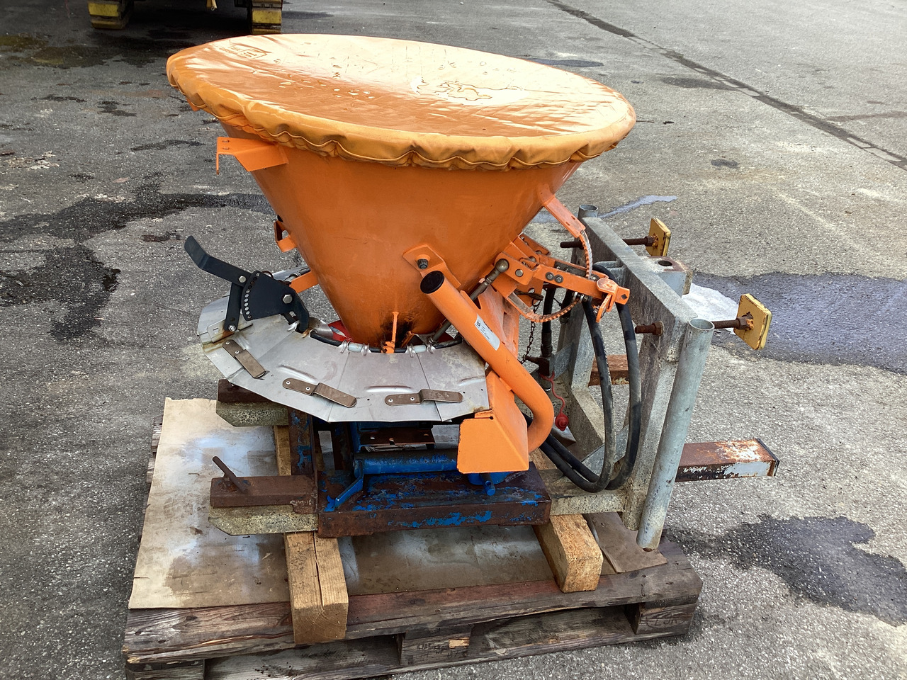 Rauch SA121R Typ4 - Машина за разпръскване на сол/ Пясък: снимка 4 Rauch SA121R Typ4 - Машина за разпръскване на сол/ Пясък: снимка 4