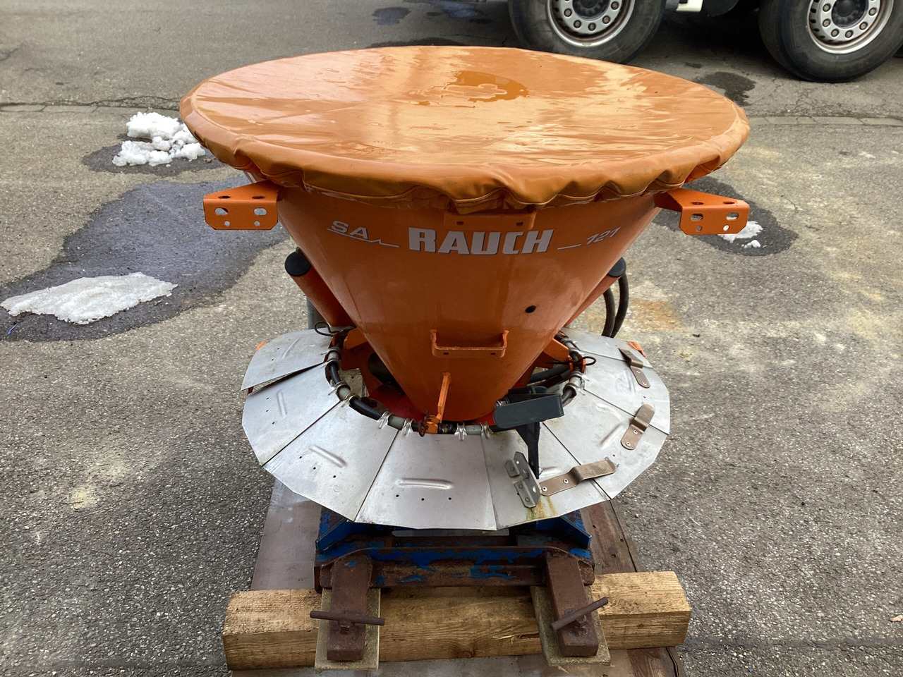 Rauch SA121R Typ4 - Машина за разпръскване на сол/ Пясък: снимка 1 Rauch SA121R Typ4 - Машина за разпръскване на сол/ Пясък: снимка 1