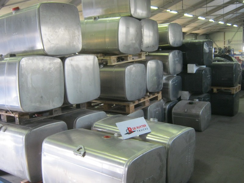 DAF Brandstoftanks voor CF en XF (aluminium) - Горивна система: снимка 1 DAF Brandstoftanks voor CF en XF (aluminium) - Горивна система: снимка 1