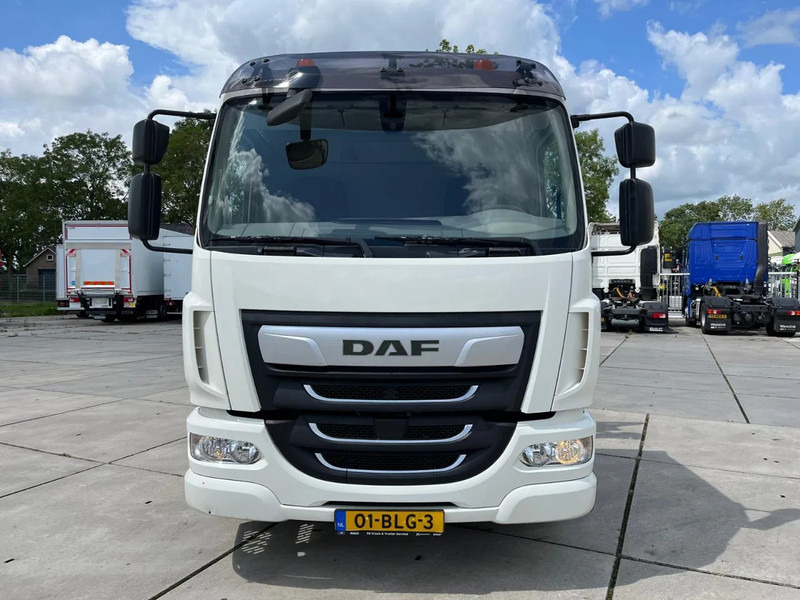 DAF LF 230 FA - Камион с кран: снимка 4 DAF LF 230 FA - Камион с кран: снимка 4