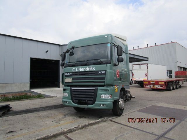 DAF XF 105 SPACE CABINE XF 105 EURO 5 - Кабина и интериор: снимка 1 DAF XF 105 SPACE CABINE XF 105 EURO 5 - Кабина и интериор: снимка 1