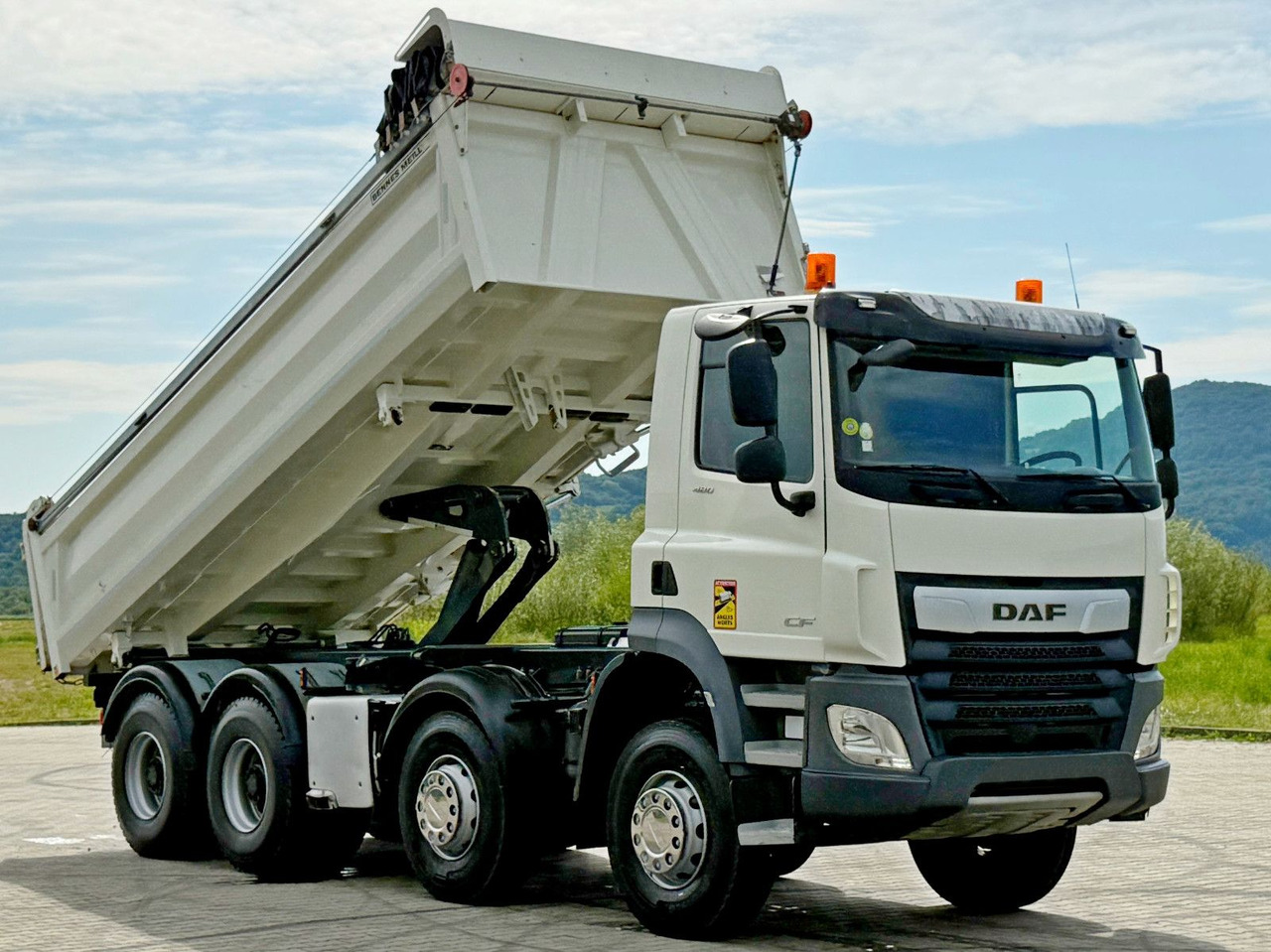 DAF CF 480 * Kipper 6,00 m + BORDMATIC/ 8x4 * TOP - Самосвал камион, Камион с кран: снимка 4 DAF CF 480 * Kipper 6,00 m + BORDMATIC/ 8x4 * TOP - Самосвал камион, Камион с кран: снимка 4