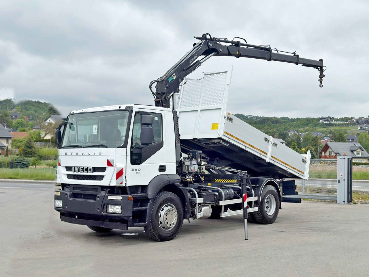 Iveco STRALIS 330 *HIAB 144 BS-3 HIDUO* TOPZUSTAND - Камион с кран: снимка 2 Iveco STRALIS 330 *HIAB 144 BS-3 HIDUO* TOPZUSTAND - Камион с кран: снимка 2