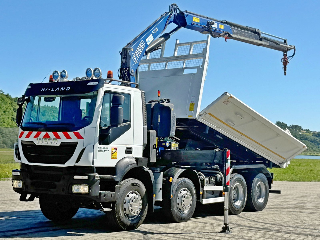 Iveco TRAKKER 450 * FASSI F215A.0.22 + FUNK / 8x4 *TOP - Самосвал камион, Камион с кран: снимка 3 Iveco TRAKKER 450 * FASSI F215A.0.22 + FUNK / 8x4 *TOP - Самосвал камион, Камион с кран: снимка 3