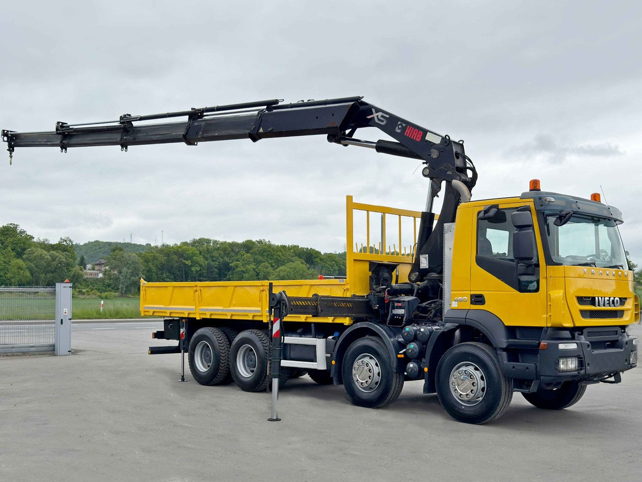 Iveco TRAKKER 450* HIAB 377 EP-4 HIPRO/FUNK/ 8x4 - Камион с кран: снимка 2 Iveco TRAKKER 450* HIAB 377 EP-4 HIPRO/FUNK/ 8x4 - Камион с кран: снимка 2