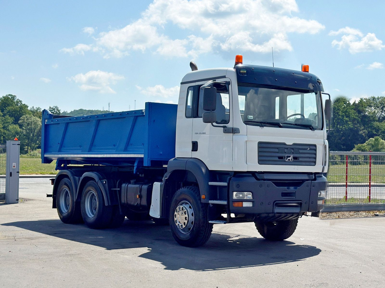 MAN TGA 33.360 * KIPPER 5,20 m + BORDMATIC / 6x4*TOP - Самосвал камион, Камион с кран: снимка 4 MAN TGA 33.360 * KIPPER 5,20 m + BORDMATIC / 6x4*TOP - Самосвал камион, Камион с кран: снимка 4