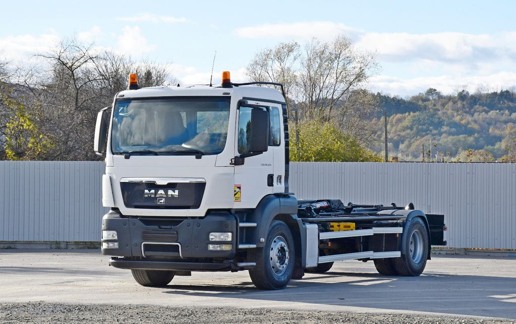 MAN TGS 18.320 Abrollkipper * Top Zustand! MAN TGS 18.320 Abrollkipper * Top Zustand! - Мултилифт с кука камион: снимка 1 MAN TGS 18.320 Abrollkipper * Top Zustand! MAN TGS 18.320 Abrollkipper * Top Zustand! - Мултилифт с кука камион: снимка 1