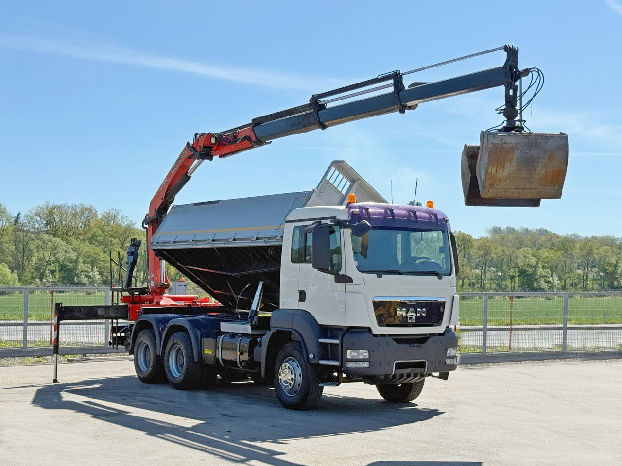MAN TGS 33.360*KIPPER 4,95 m *PK 15002 * 6x4 - Камион с кран: снимка 2 MAN TGS 33.360*KIPPER 4,95 m *PK 15002 * 6x4 - Камион с кран: снимка 2