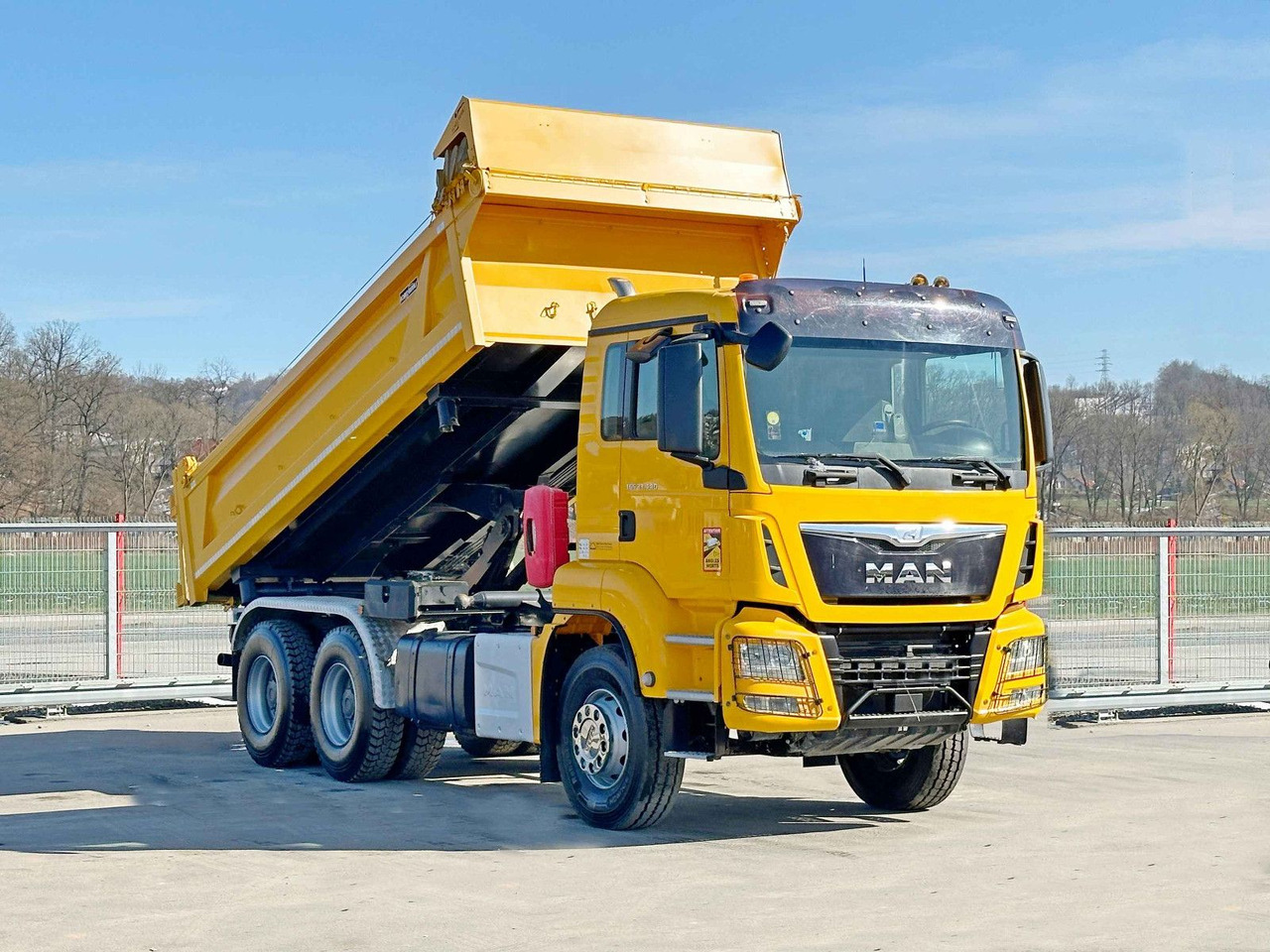 MAN TGS 33.440 * KIPPER 5,20 m + BORDMATIC * 6x4 - Самосвал камион, Камион с кран: снимка 1 MAN TGS 33.440 * KIPPER 5,20 m + BORDMATIC * 6x4 - Самосвал камион, Камион с кран: снимка 1