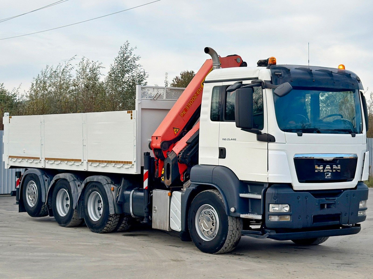 MAN TGS 35.440 * PALFINGER PK 33002 EH +FUNK / 8x4 - Камион с кран: снимка 3 MAN TGS 35.440 * PALFINGER PK 33002 EH +FUNK / 8x4 - Камион с кран: снимка 3