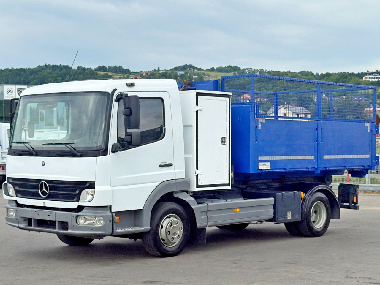 Mercedes-Benz 815 * Abrollkipper + CONTAINER 3,68 m * TOP - Мултилифт с кука камион: снимка 3 Mercedes-Benz 815 * Abrollkipper + CONTAINER 3,68 m * TOP - Мултилифт с кука камион: снимка 3