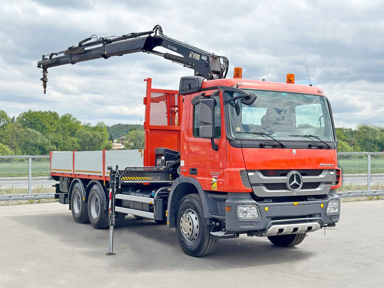 Mercedes-Benz ACTROS 2636*HIAB 122 BS-2 HIDUO + FUNK/6x4 * TOP - Камион с кран: снимка 2 Mercedes-Benz ACTROS 2636*HIAB 122 BS-2 HIDUO + FUNK/6x4 * TOP - Камион с кран: снимка 2