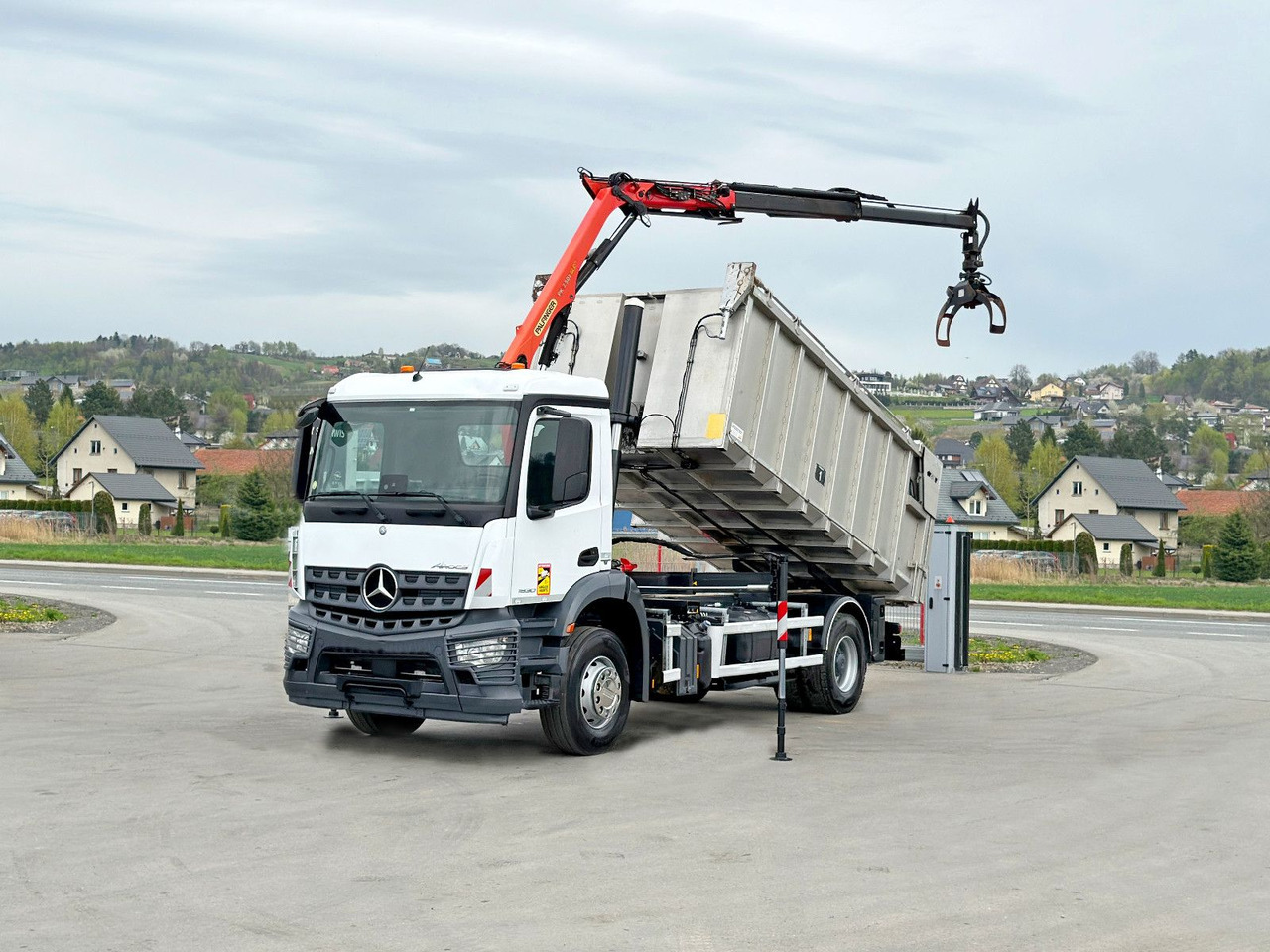 Mercedes-Benz AROCS 1830* KIPPER 5,00m * PK 7.501 SLD A + FUNK - Камион с кран: снимка 2 Mercedes-Benz AROCS 1830* KIPPER 5,00m * PK 7.501 SLD A + FUNK - Камион с кран: снимка 2