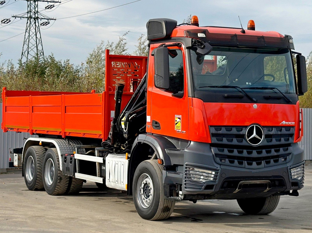 Mercedes-Benz AROCS 2640 *HIAB 144 BS - 3/FUNK + * 6x4 - Самосвал камион, Камион с кран: снимка 3 Mercedes-Benz AROCS 2640 *HIAB 144 BS - 3/FUNK + * 6x4 - Самосвал камион, Камион с кран: снимка 3