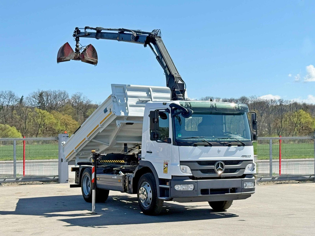 Mercedes-Benz ATEGO 1224 * KIPPER 4,00 m * HIAB 077 BS - 2 DUO - Самосвал камион, Камион с кран: снимка 2 Mercedes-Benz ATEGO 1224 * KIPPER 4,00 m * HIAB 077 BS - 2 DUO - Самосвал камион, Камион с кран: снимка 2