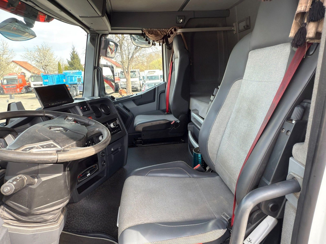 Мултилифт с кука камион, Камион с кран Renault C520 * ABROLLKIPPER 4,80 m * KESLA * 6x4!: снимка 8 Мултилифт с кука камион, Камион с кран Renault C520 * ABROLLKIPPER 4,80 m * KESLA * 6x4!: снимка 8