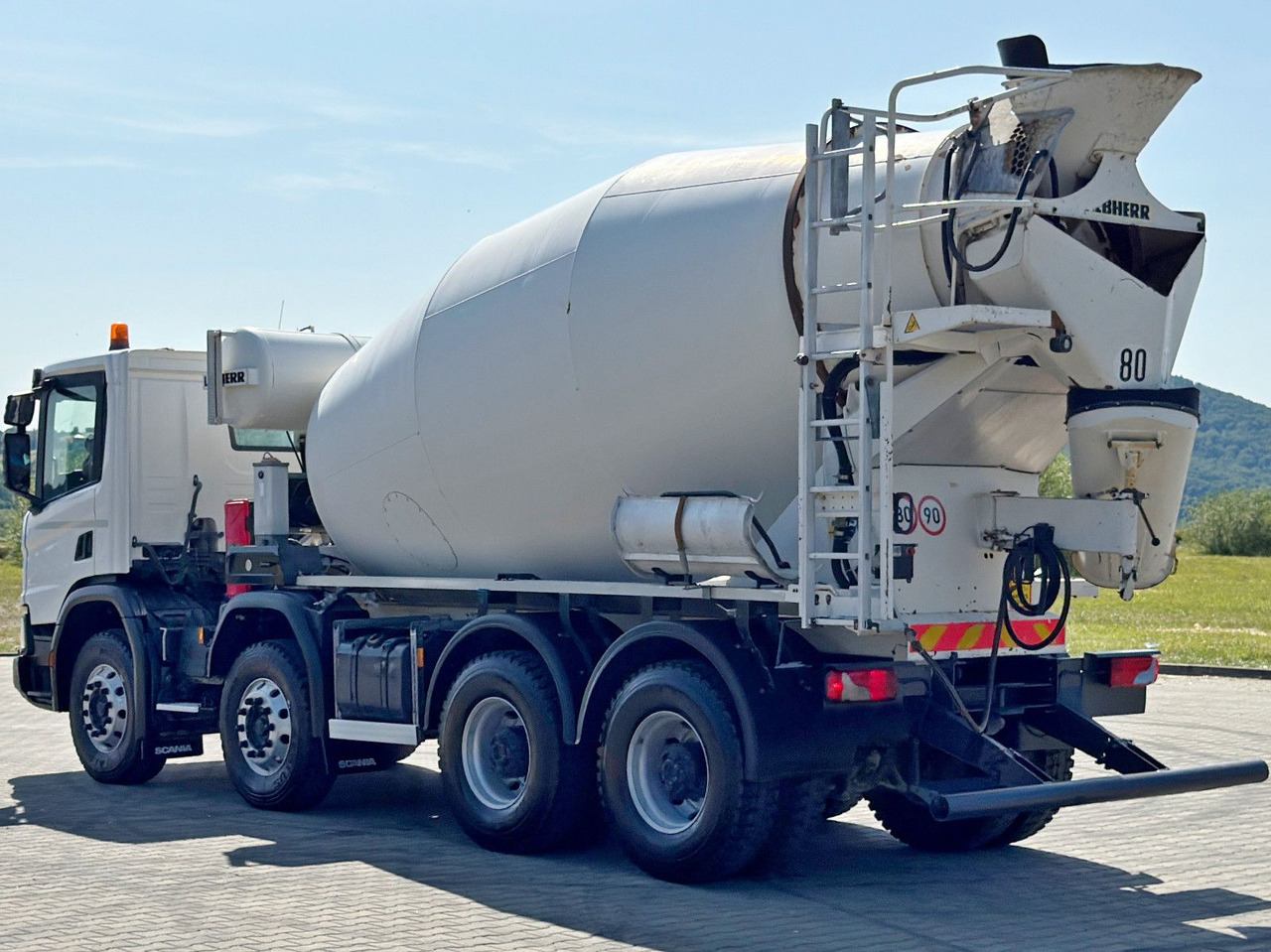 Scania P 450 * Betonmischer * 8x4 * TOPZUSTAND - Бетоновоз: снимка 5 Scania P 450 * Betonmischer * 8x4 * TOPZUSTAND - Бетоновоз: снимка 5