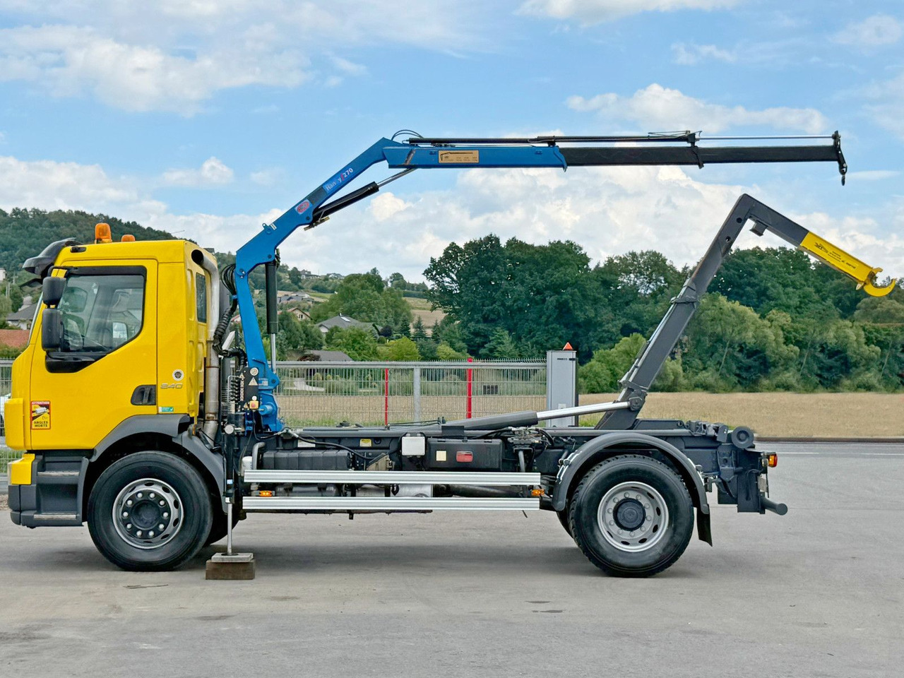 Volvo FL 240 * Abrollkipper * HMF 270 K2 * TOPZUSTAND - Мултилифт с кука камион: снимка 5 Volvo FL 240 * Abrollkipper * HMF 270 K2 * TOPZUSTAND - Мултилифт с кука камион: снимка 5