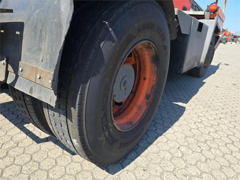 Терминален влекач Terberg YT182: снимка 14 Терминален влекач Terberg YT182: снимка 14