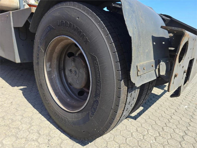 Терминален влекач Terberg YT182: снимка 13 Терминален влекач Terberg YT182: снимка 13