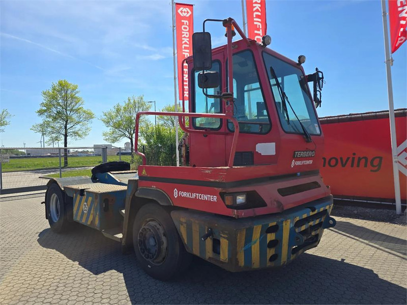 Terberg YT222 - Терминален влекач: снимка 1 Terberg YT222 - Терминален влекач: снимка 1