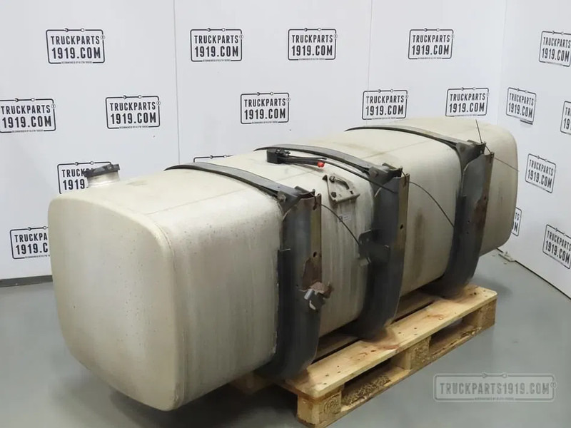 DAF 1673119 Brandstoftank + steunen 750L - Резервоар за гориво за Камион: снимка 2 DAF 1673119 Brandstoftank + steunen 750L - Резервоар за гориво за Камион: снимка 2