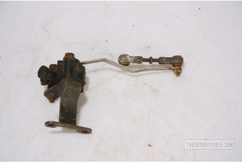 Iveco Body & Chassis Parts Hoogteregelaar Iveco Used - Окачване на кабината за Камион: снимка 2 Iveco Body & Chassis Parts Hoogteregelaar Iveco Used - Окачване на кабината за Камион: снимка 2