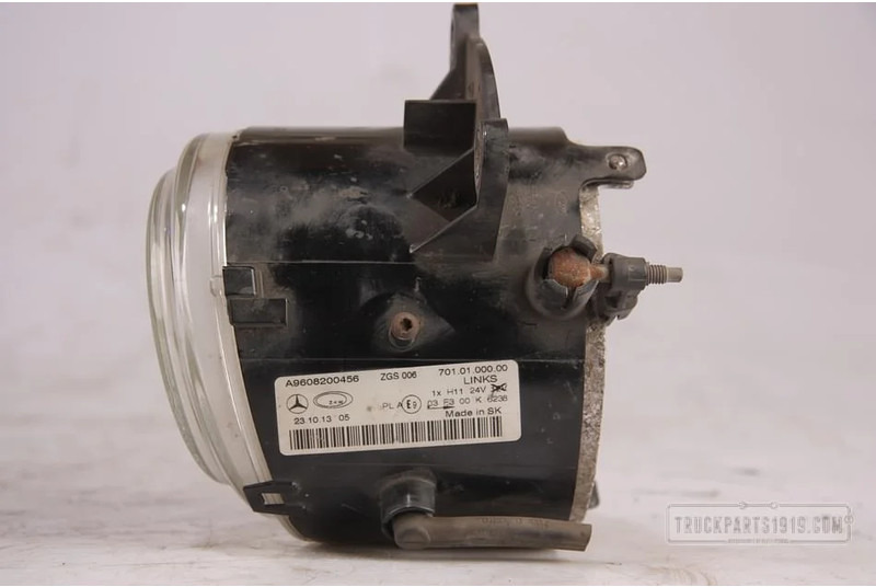 Mercedes-Benz MB Lighting Mistlamp Li. MP4 - Фар срещу мъгла за Камион: снимка 2 Mercedes-Benz MB Lighting Mistlamp Li. MP4 - Фар срещу мъгла за Камион: снимка 2