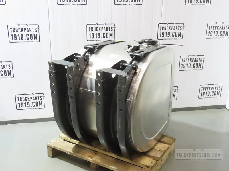Volvo 21516442 Brandstoftank + steunen 240L - Резервоар за гориво за Камион: снимка 2 Volvo 21516442 Brandstoftank + steunen 240L - Резервоар за гориво за Камион: снимка 2
